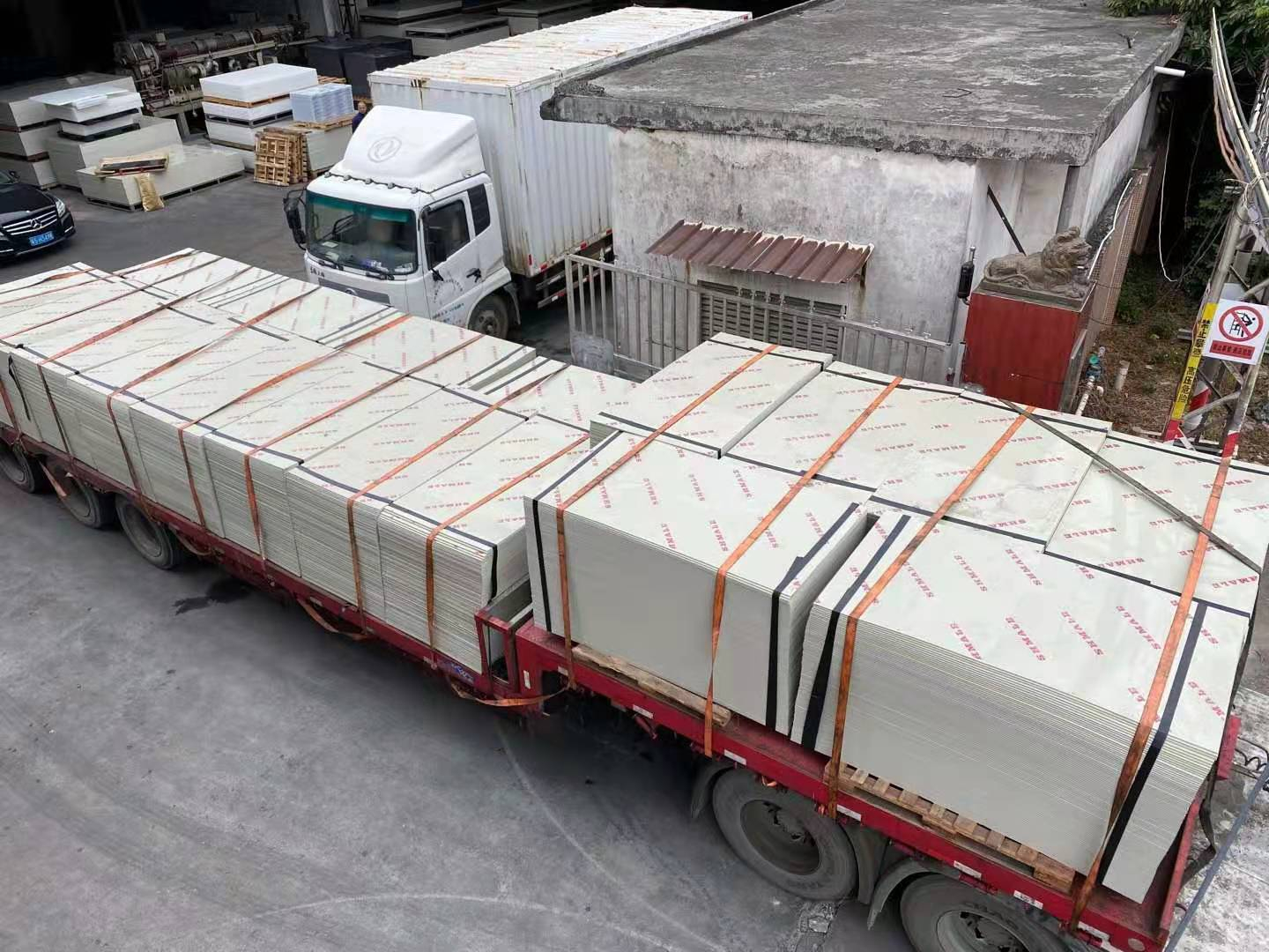 PP板材出库运输