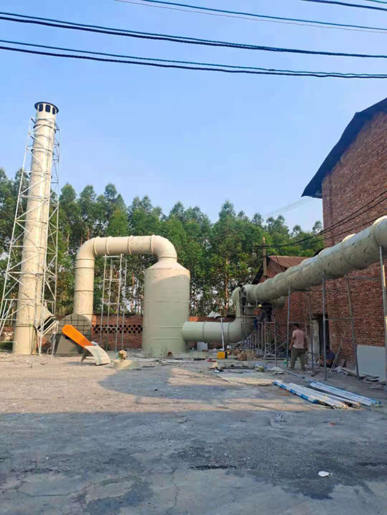 来宾刚华锌品项目PP喷淋塔安装现场